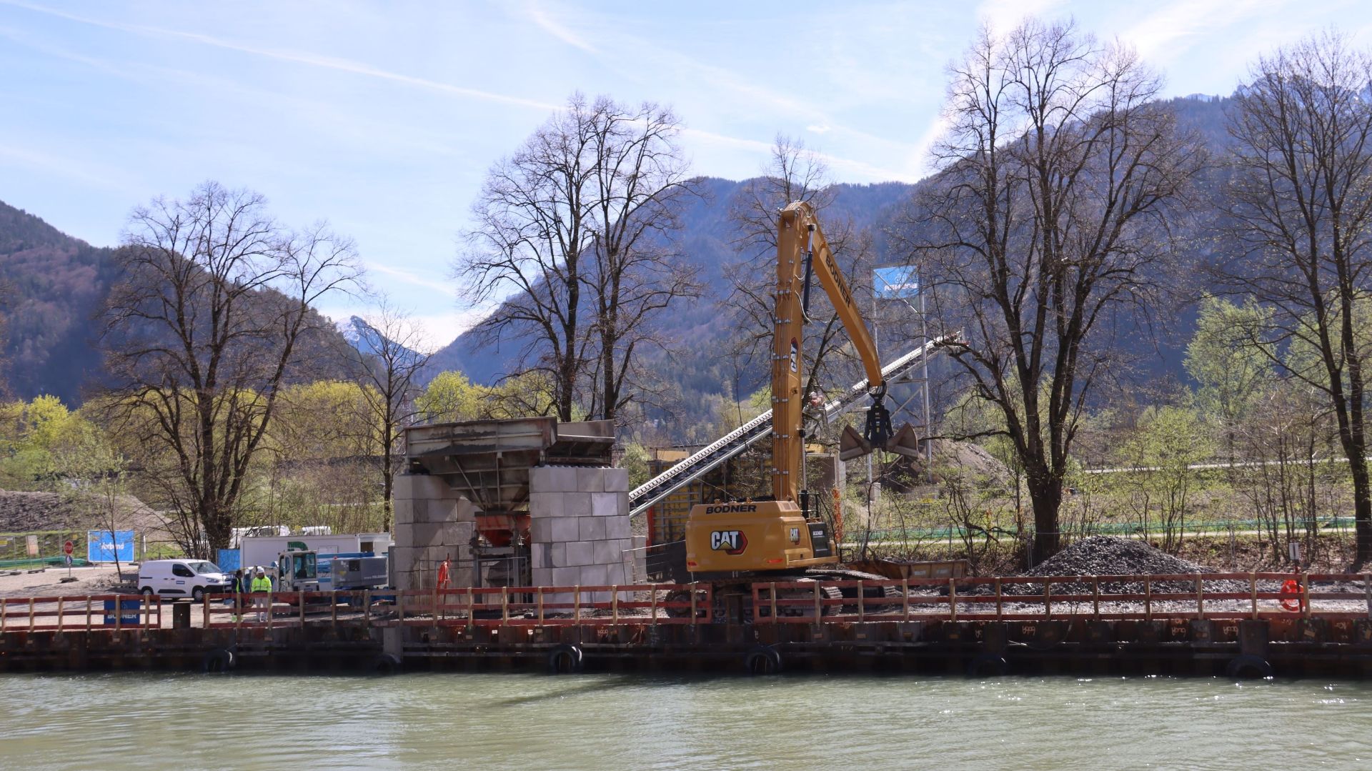 Zeppelin Cat Umschlag Hochwasserschutz Kufstein Bild 5.jpg